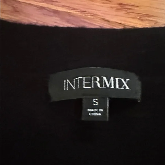 Intermix cashmere v neck sweater - Picture 2 of 6
